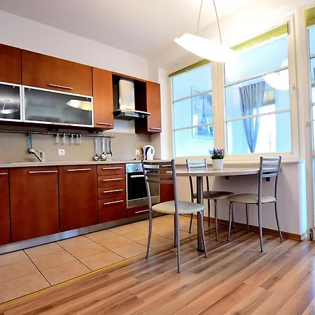 Victus Apartamenty, Petit